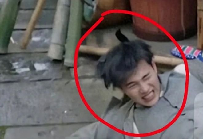 完美体育·(中国)官方网站这些“侮辱观众智商”的镜头简直荒谬无比导演脑子被驴踢了(图23)