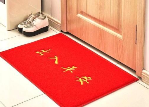 完美体育·(中国)官方网站为什么有钱人将门垫放这个位置？老师傅都点头说好太聪明了(图3)
