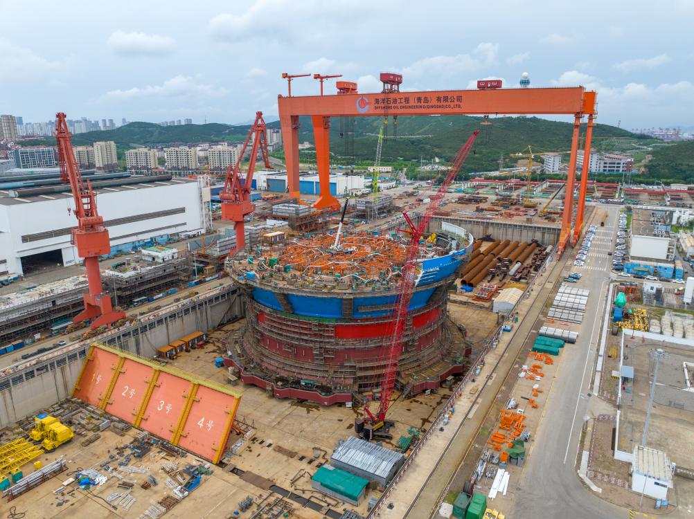 完美体育中海油新型圆筒型浮式生产储卸油装置船体建造完工
