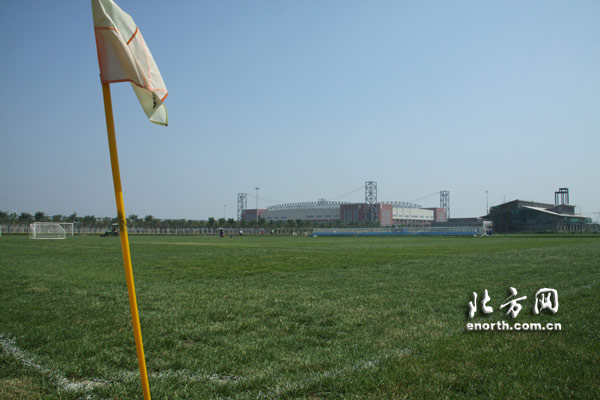 完美体育感受专业联赛体验 天津团泊足球场推出租赁计划(图2)